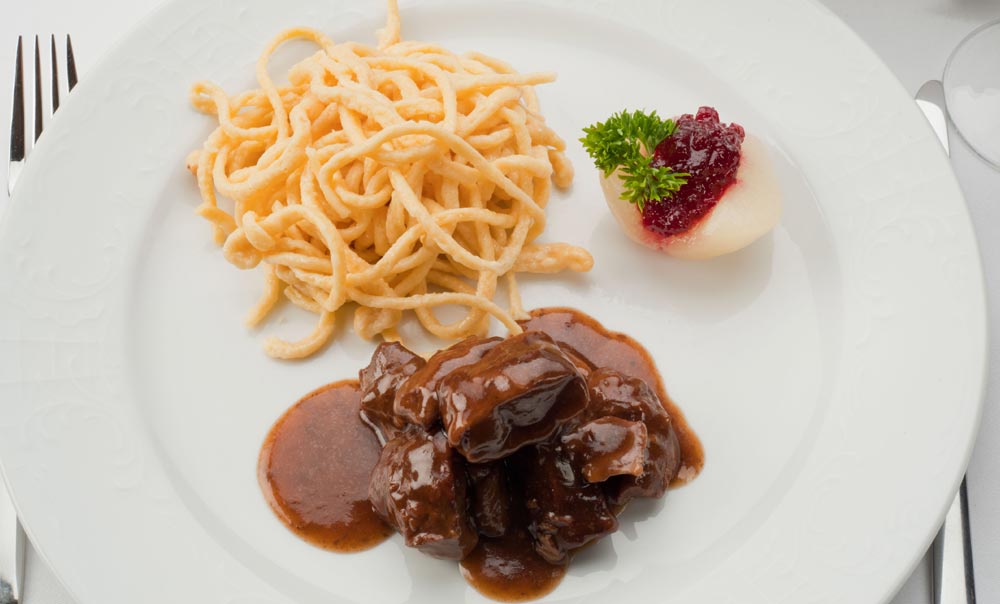 Rehragout mit selbstgemachten Eierspätzle